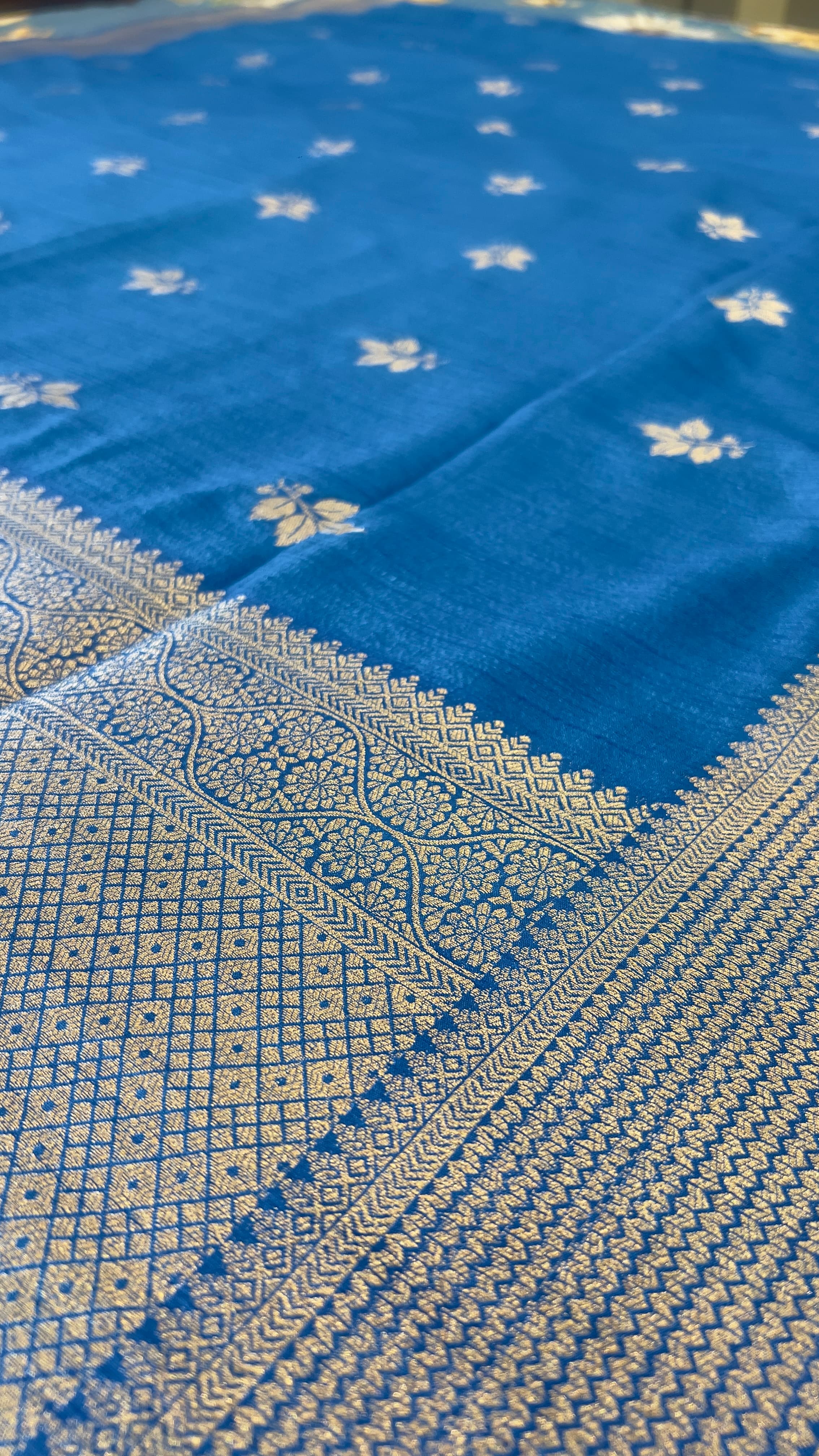Matka Silk · border