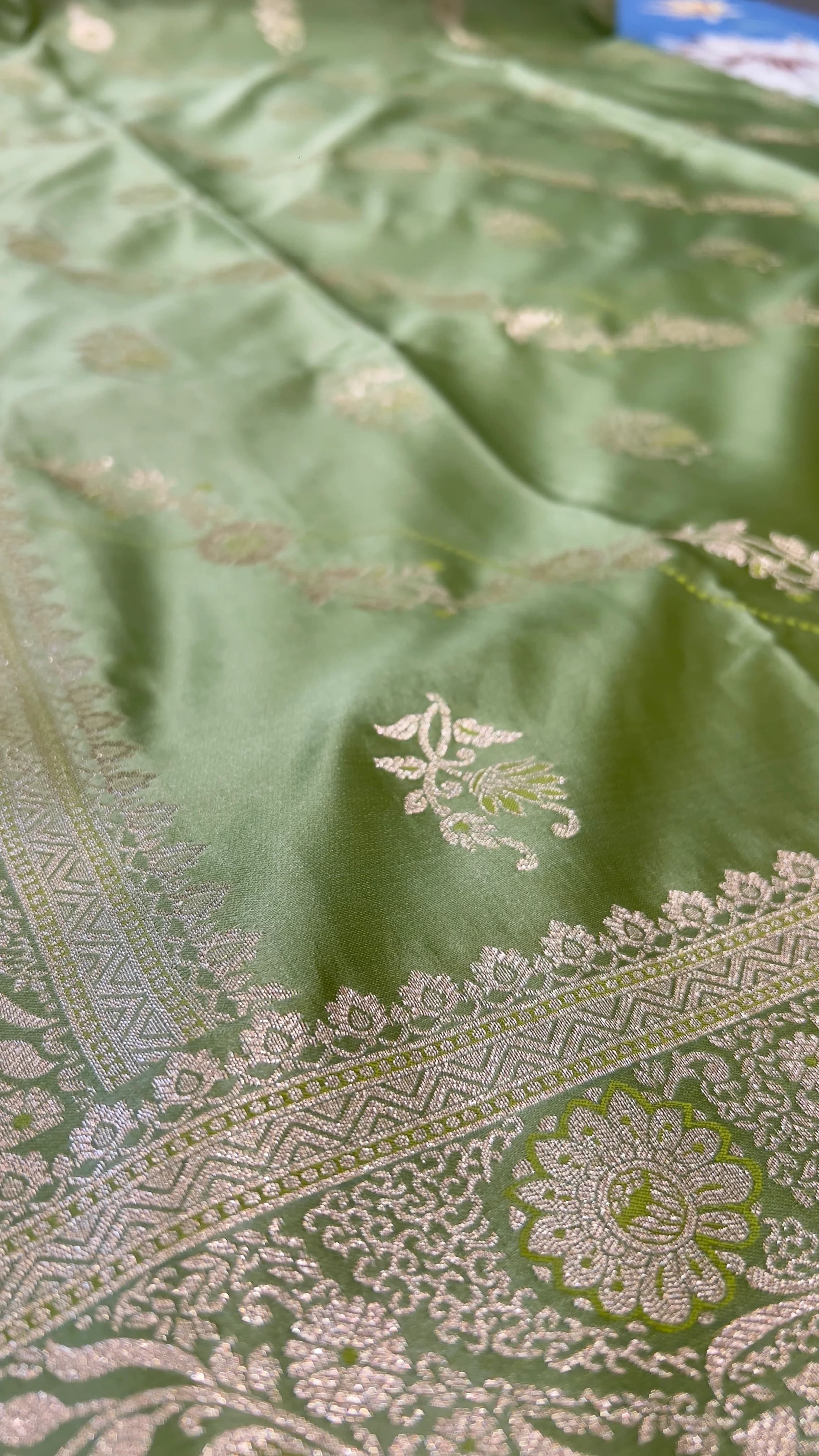 Banarasi Mashru Silk · border close-up